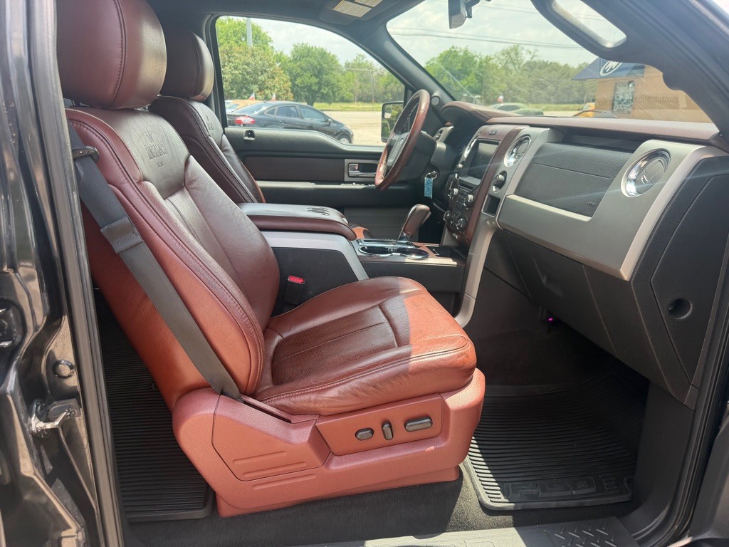 Ford F-150 Vehicle Full-screen Gallery Image 15