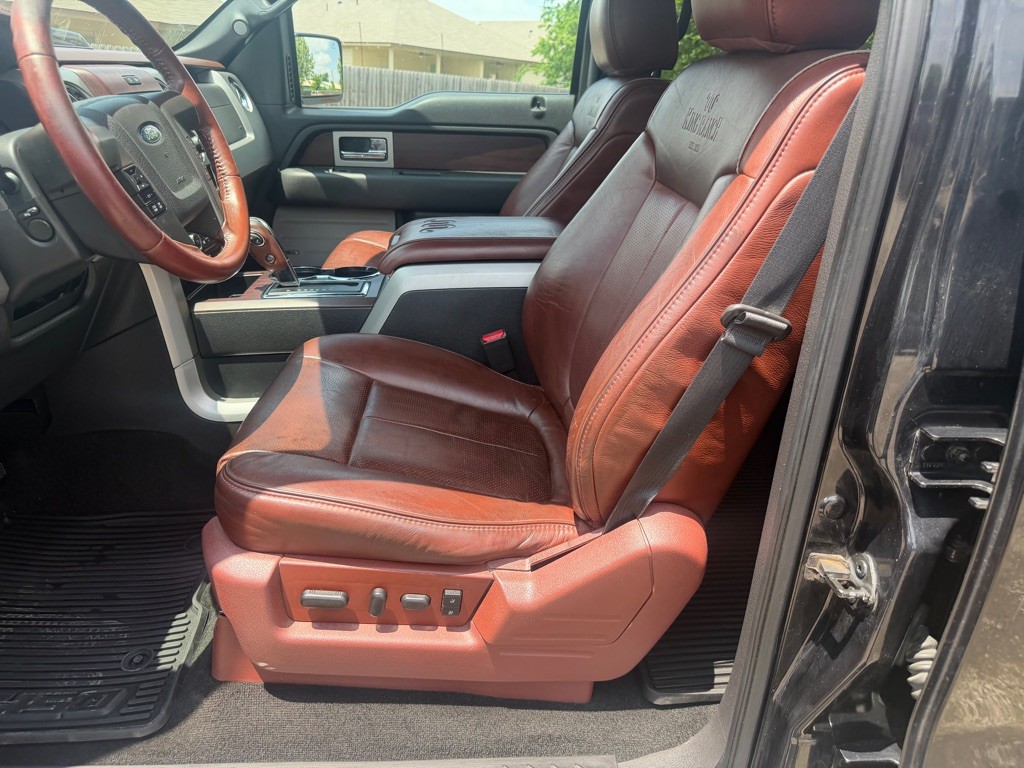 Ford F-150 Vehicle Full-screen Gallery Image 16