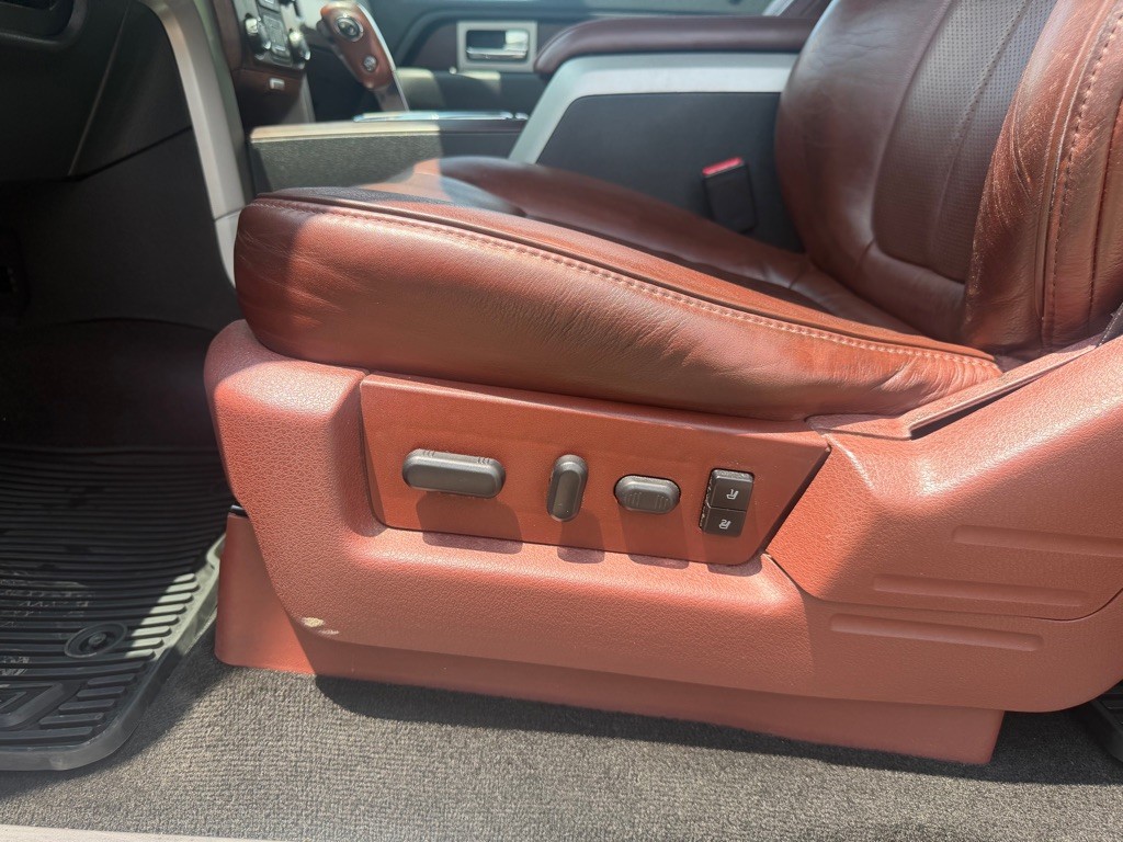 Ford F-150 Vehicle Full-screen Gallery Image 17