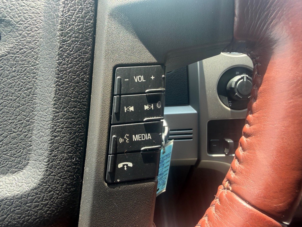 Ford F-150 Vehicle Full-screen Gallery Image 21