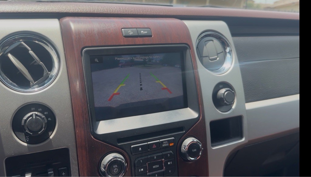 Ford F-150 Vehicle Full-screen Gallery Image 23