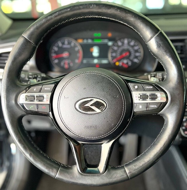 Kia Cadenza Vehicle Full-screen Gallery Image 13