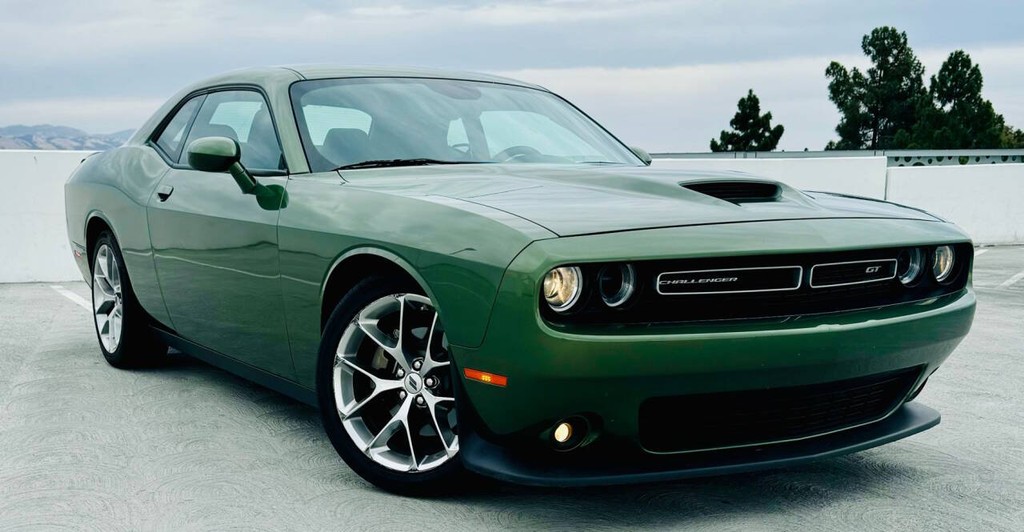 Dodge Challenger Vehicle Full-screen Gallery Image 02
