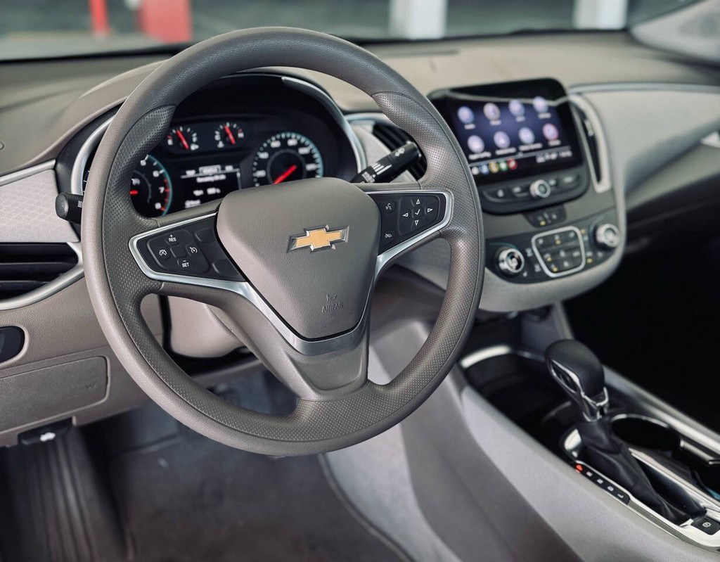 Chevrolet Malibu Vehicle Full-screen Gallery Image 17