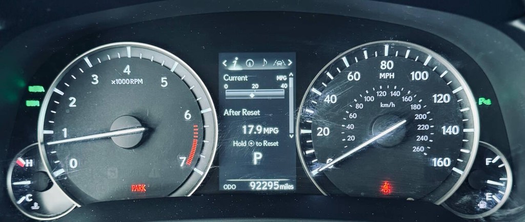 Lexus RX 350 Vehicle Full-screen Gallery Image 12