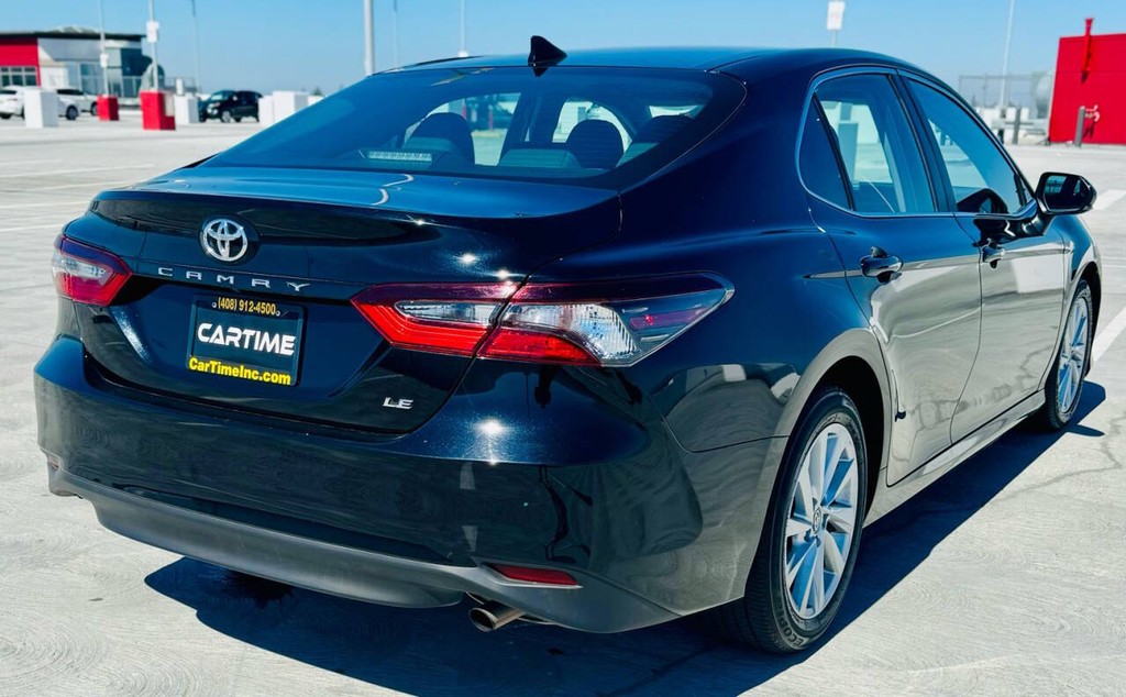 Toyota Camry Vehicle Full-screen Gallery Image 04