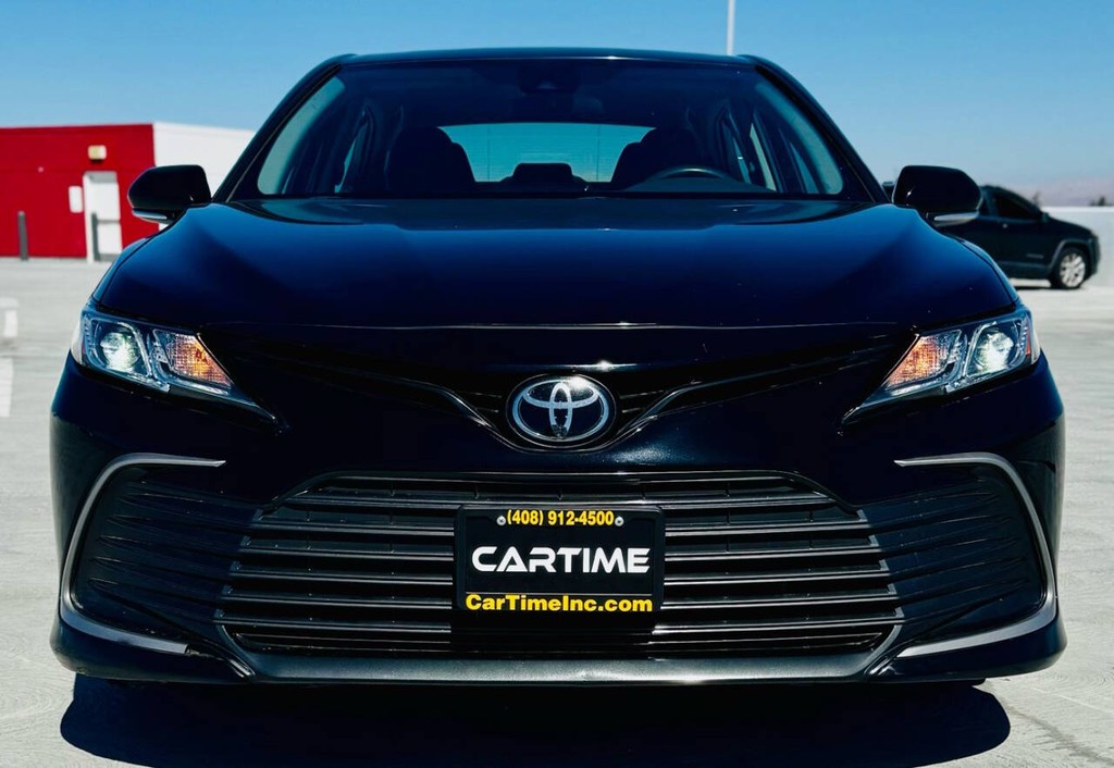 Toyota Camry Vehicle Full-screen Gallery Image 10