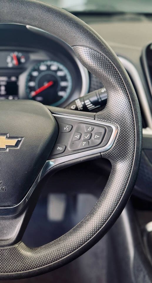 Chevrolet Malibu Vehicle Full-screen Gallery Image 13