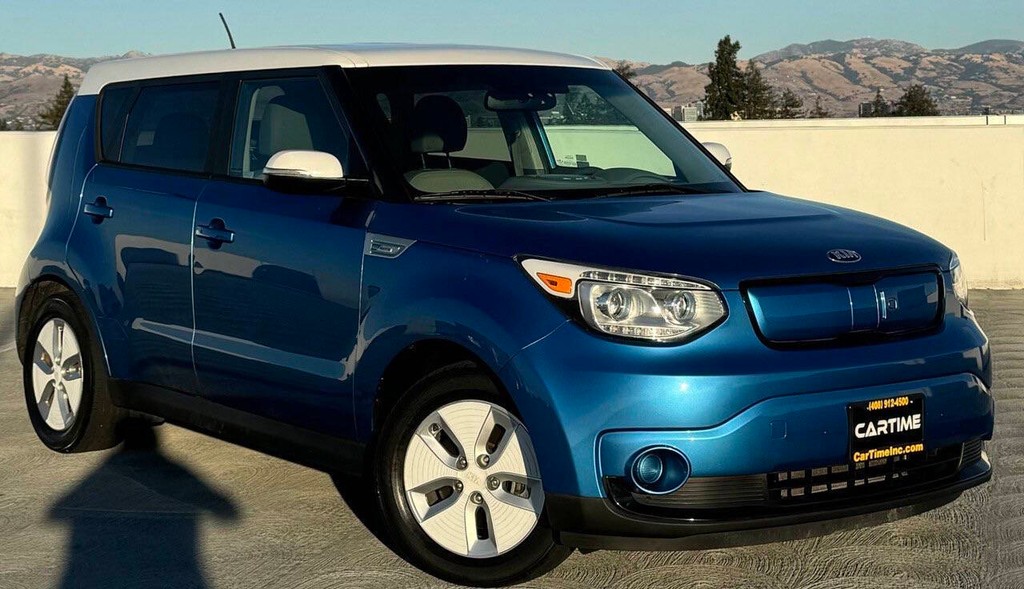 Kia Soul EV Vehicle Full-screen Gallery Image 02