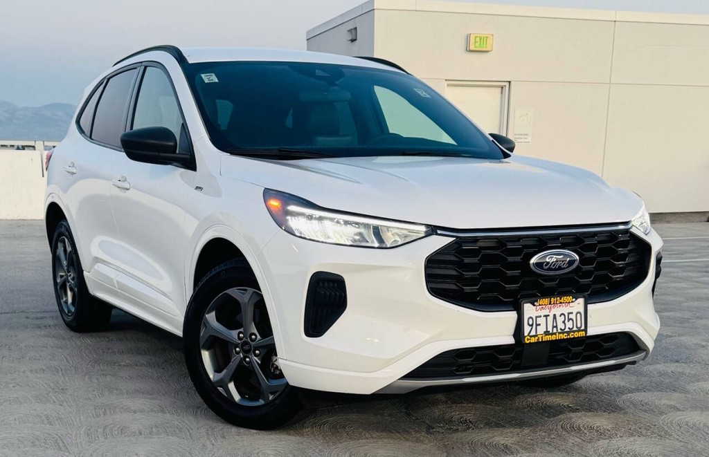 Ford Escape Vehicle Full-screen Gallery Image 02