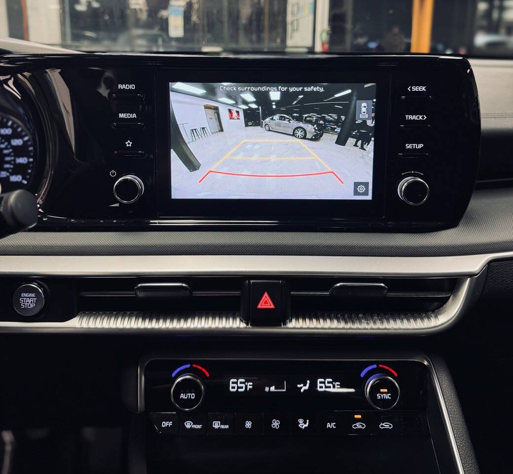 Kia K5 Vehicle Full-screen Gallery Image 16