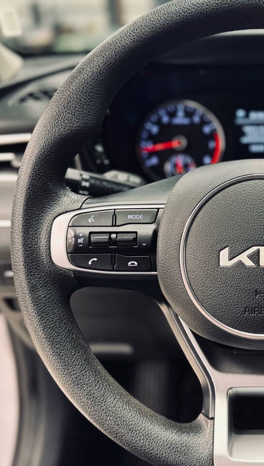 Kia K5 Vehicle Full-screen Gallery Image 13