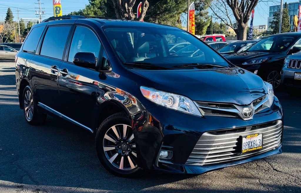 Toyota Sienna Vehicle Full-screen Gallery Image 02