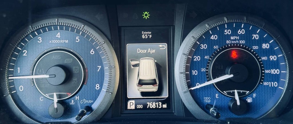 Toyota Sienna Vehicle Full-screen Gallery Image 08