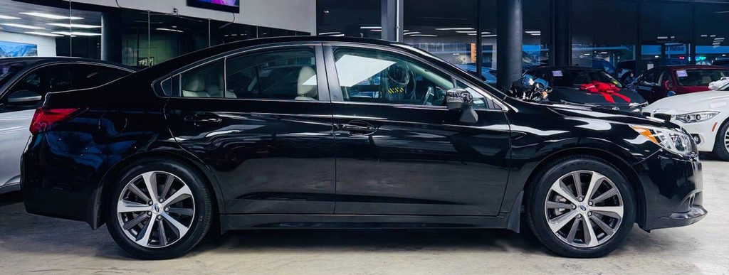 Subaru Legacy Vehicle Full-screen Gallery Image 04