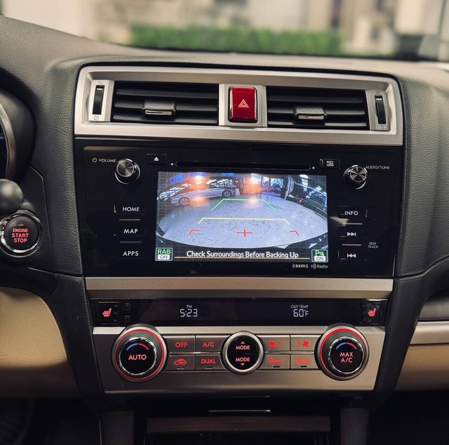 Subaru Legacy Vehicle Full-screen Gallery Image 11