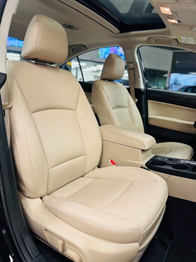 Subaru Legacy Vehicle Full-screen Gallery Image 15