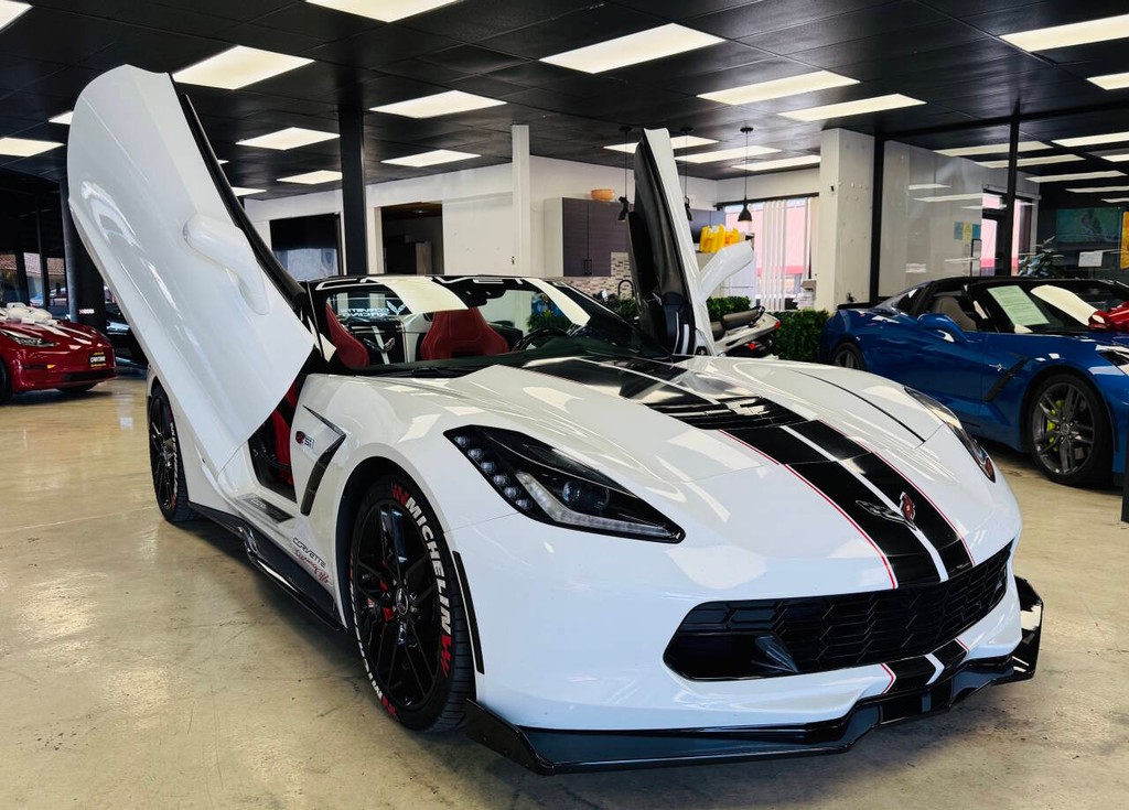 Chevrolet Corvette Vehicle Full-screen Gallery Image 13