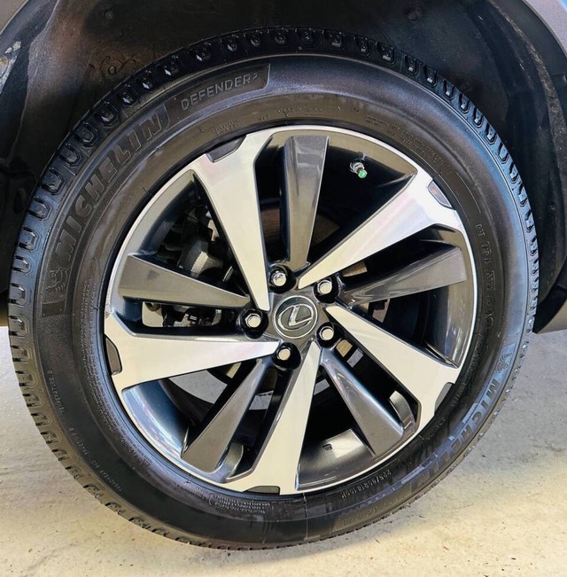 Lexus NX 300h Vehicle Full-screen Gallery Image 12