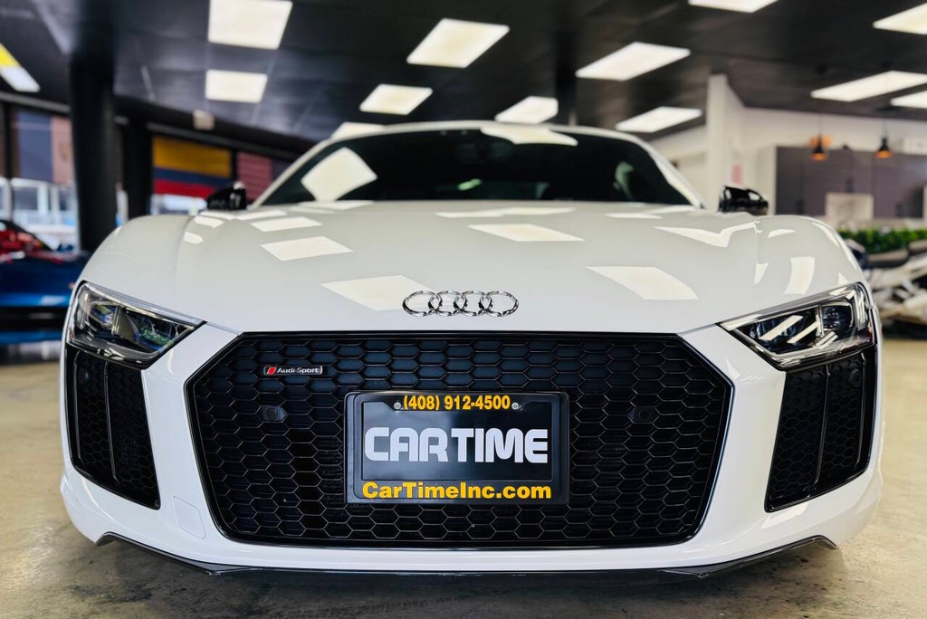 Audi R8 Vehicle Full-screen Gallery Image 11