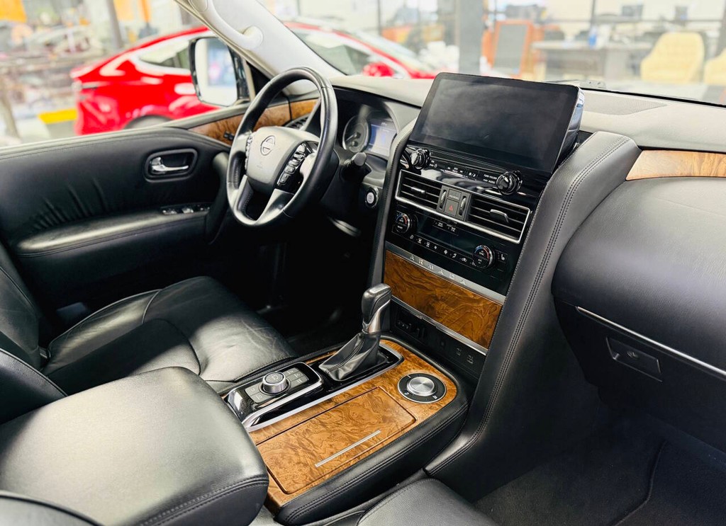 Nissan Armada Vehicle Full-screen Gallery Image 09