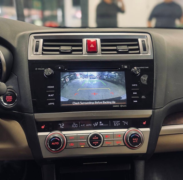 Subaru Outback Vehicle Full-screen Gallery Image 10