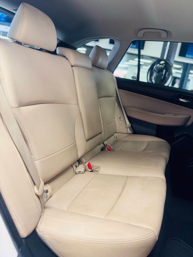 Subaru Outback Vehicle Full-screen Gallery Image 14