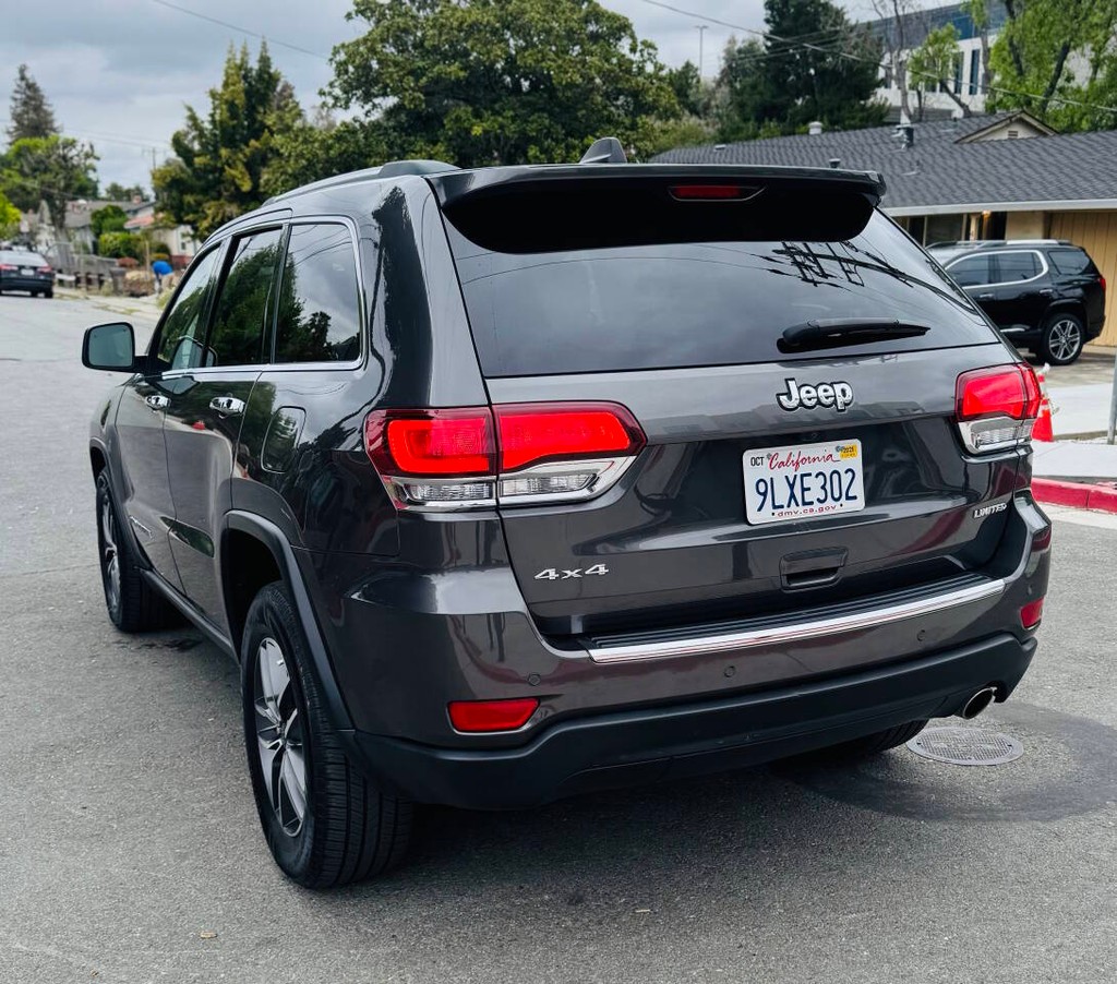 Jeep Grand Cherokee Vehicle Full-screen Gallery Image 04