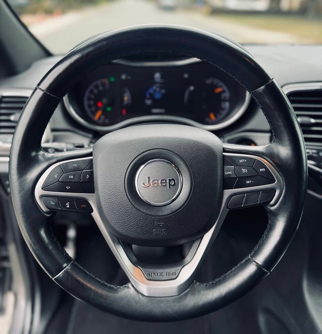 Jeep Grand Cherokee Vehicle Full-screen Gallery Image 08