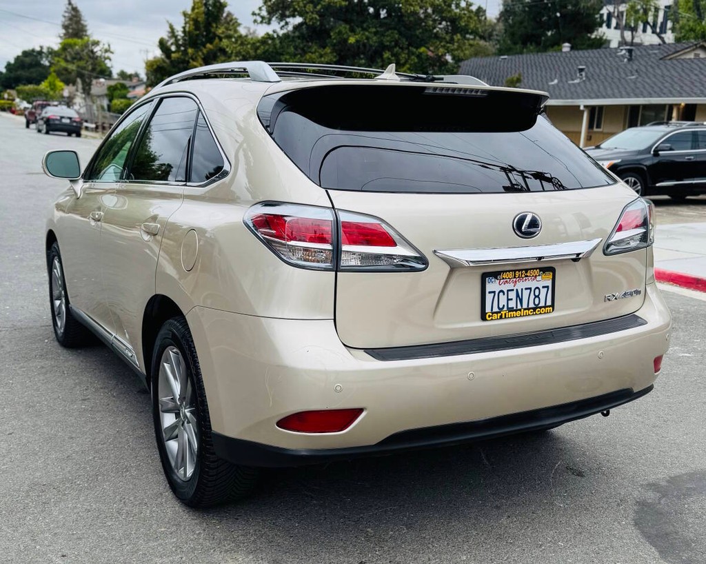 Lexus RX 450h Vehicle Full-screen Gallery Image 04