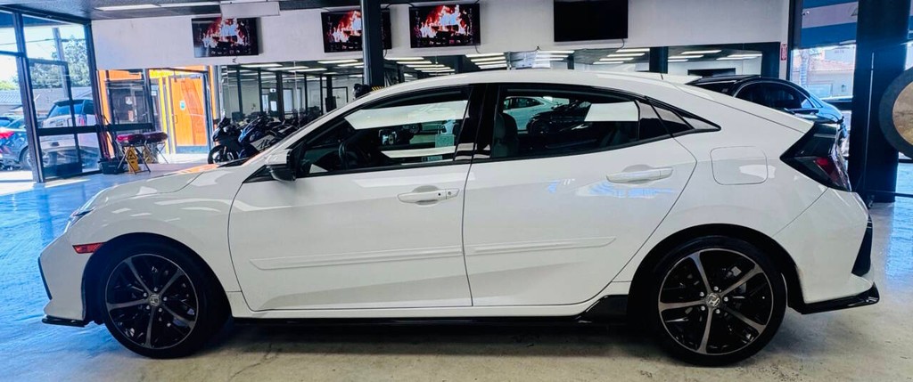 Honda Civic Hatchback Vehicle Full-screen Gallery Image 02