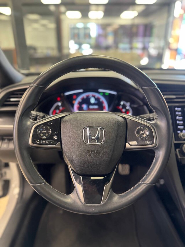 Honda Civic Hatchback Vehicle Full-screen Gallery Image 07