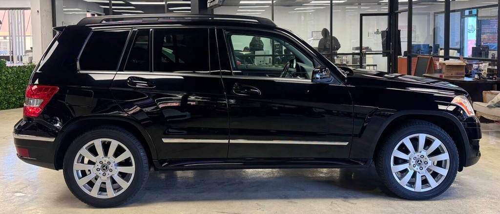 Mercedes-Benz GLK-Class Vehicle Full-screen Gallery Image 06