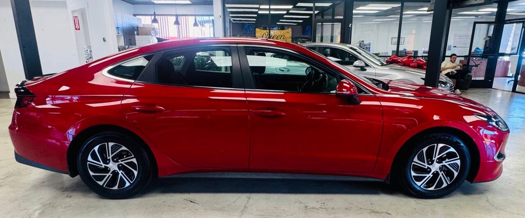 Hyundai Sonata Hybrid Vehicle Full-screen Gallery Image 03