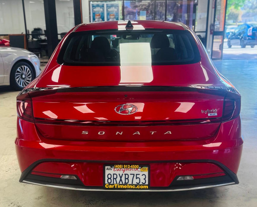 Hyundai Sonata Hybrid Vehicle Full-screen Gallery Image 06