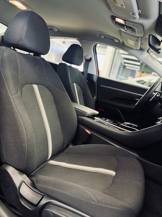 Hyundai Sonata Hybrid Vehicle Full-screen Gallery Image 12