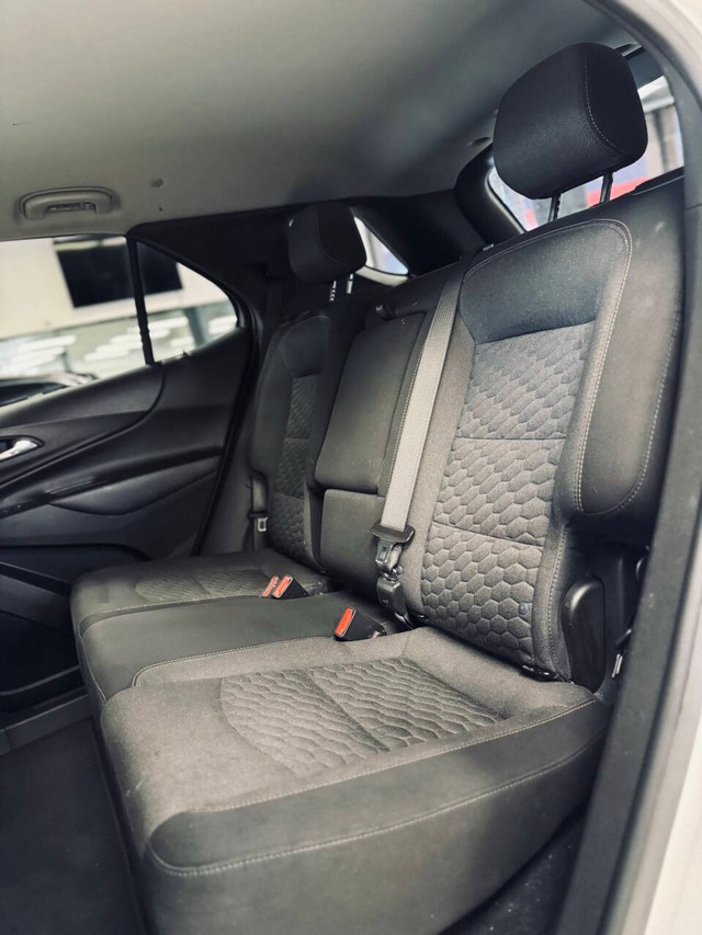 Chevrolet Equinox Vehicle Full-screen Gallery Image 13