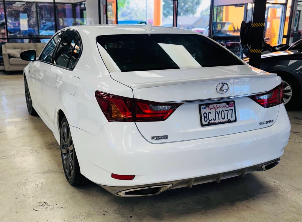 Lexus GS 350 Vehicle Full-screen Gallery Image 04