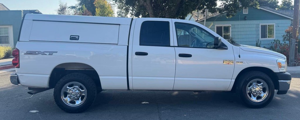 Dodge Ram 2500 Vehicle Full-screen Gallery Image 05