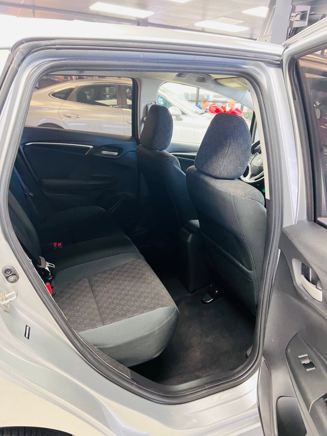 Honda Fit Vehicle Full-screen Gallery Image 13