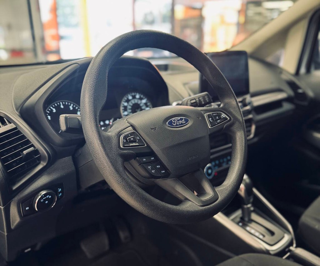 Ford EcoSport Vehicle Full-screen Gallery Image 09