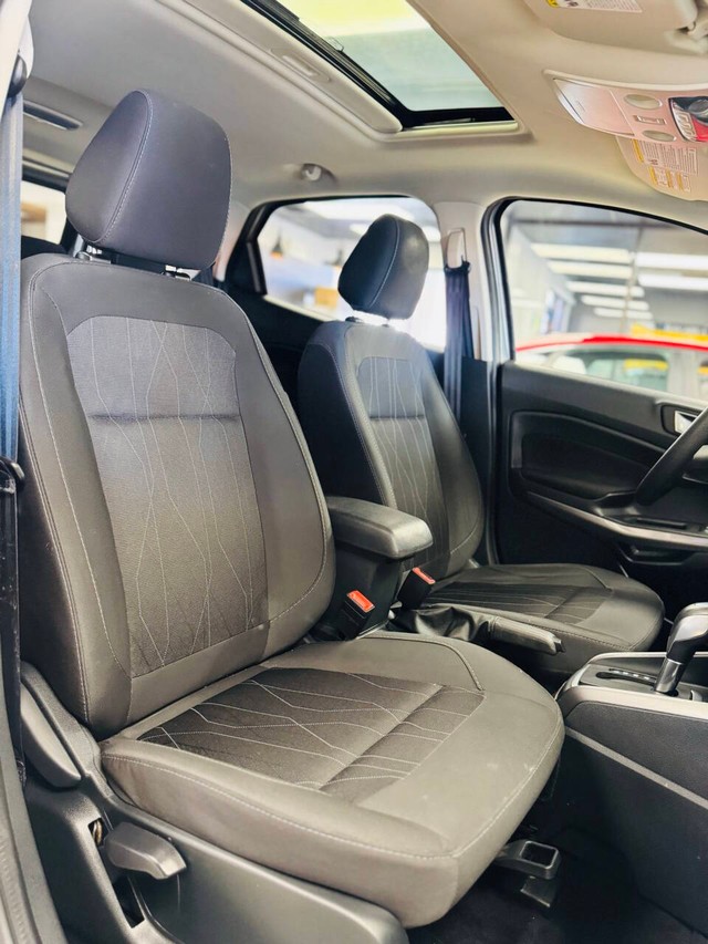 Ford EcoSport Vehicle Full-screen Gallery Image 12