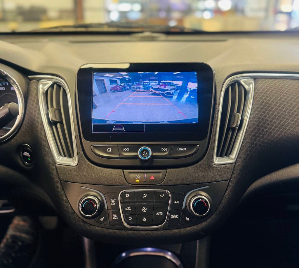 Chevrolet Malibu Vehicle Full-screen Gallery Image 09