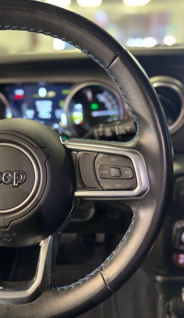 Jeep Wrangler Unlimited Vehicle Full-screen Gallery Image 10