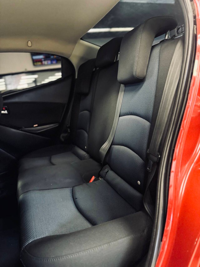 Toyota Yaris iA Vehicle Full-screen Gallery Image 11