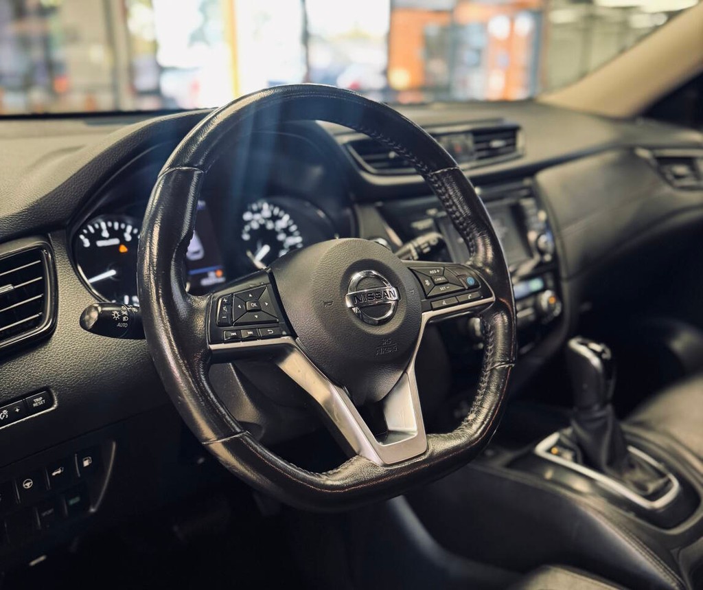 Nissan Rogue Vehicle Full-screen Gallery Image 08