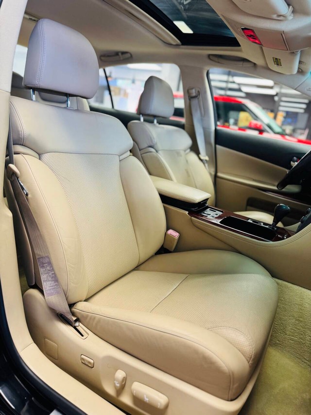 Lexus GS 300 Vehicle Full-screen Gallery Image 10