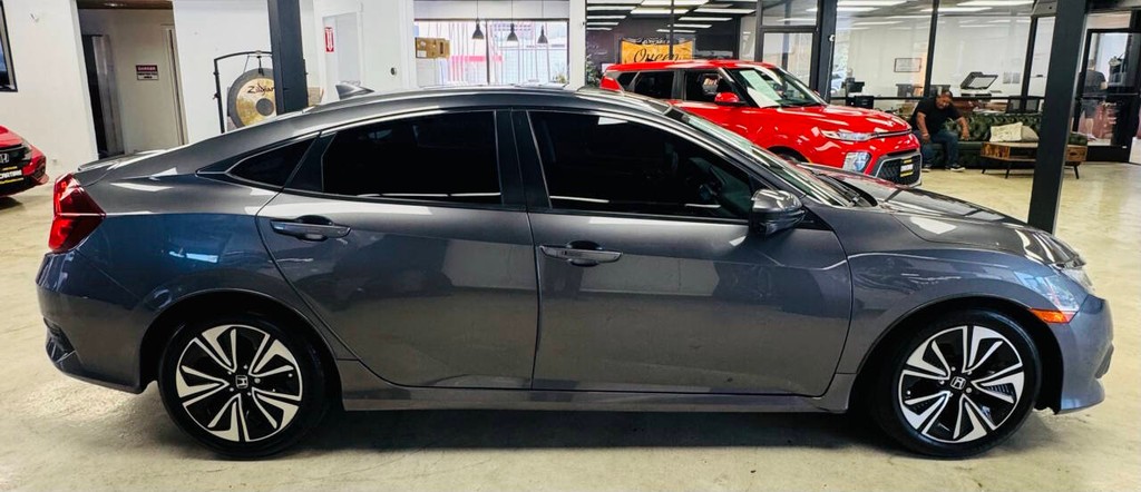 Honda Civic Vehicle Full-screen Gallery Image 03