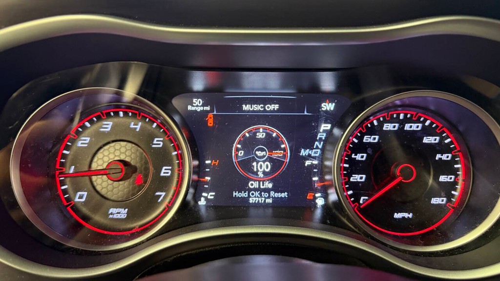 Dodge Charger Vehicle Full-screen Gallery Image 15