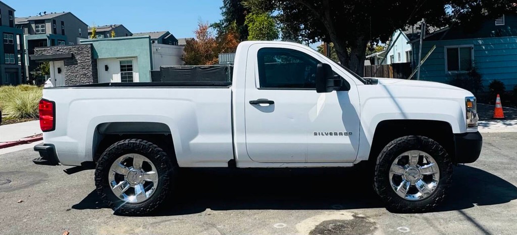 Chevrolet Silverado 1500 Vehicle Full-screen Gallery Image 03